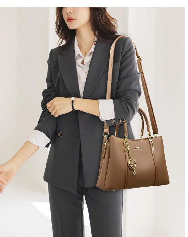 Жіноча сумка з натуральної шкіри з брелком кішки Какао (2825816317)