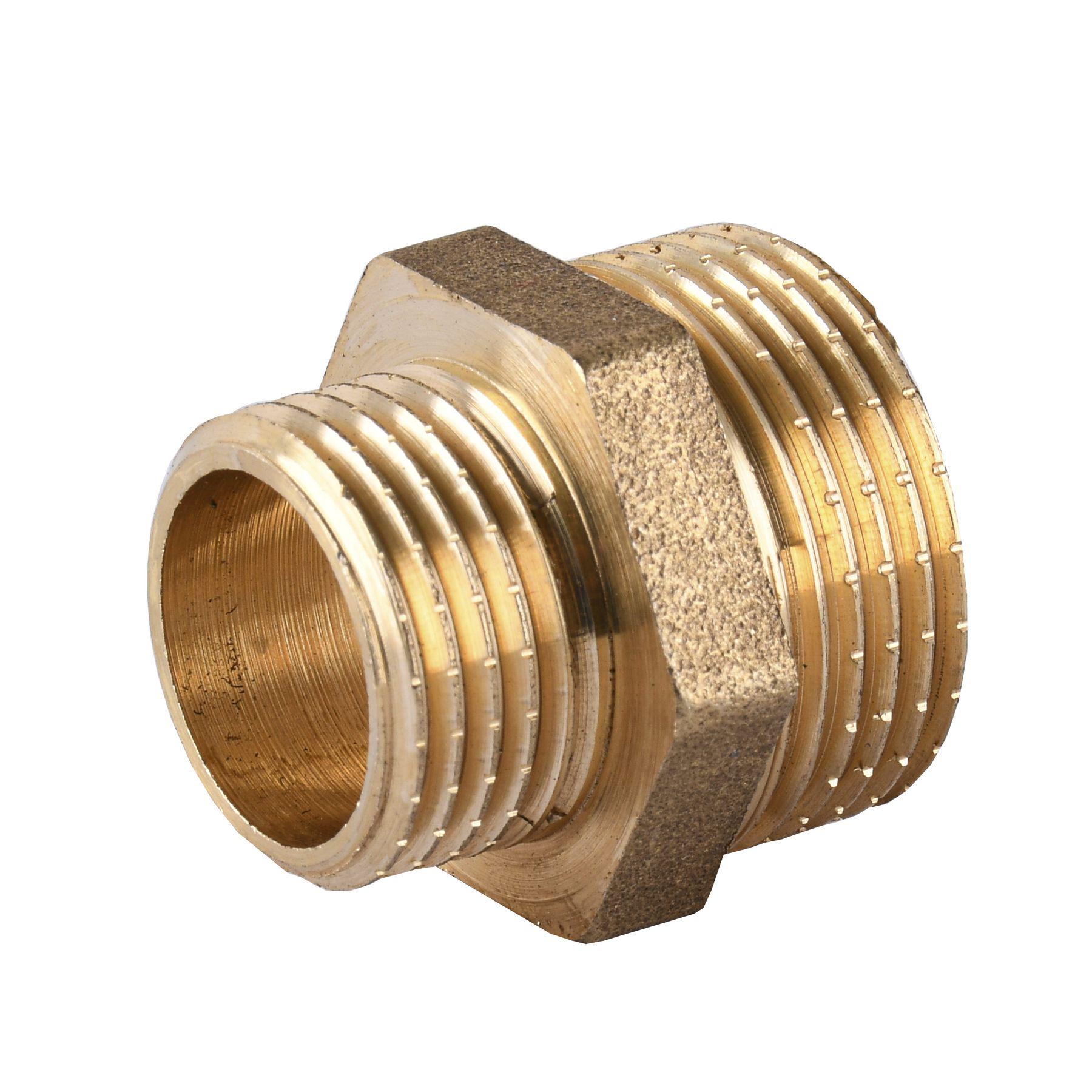 Ниппель редукционный латунный VA 3/4″ЗРх1/2″ЗР штампованный (А0511А)