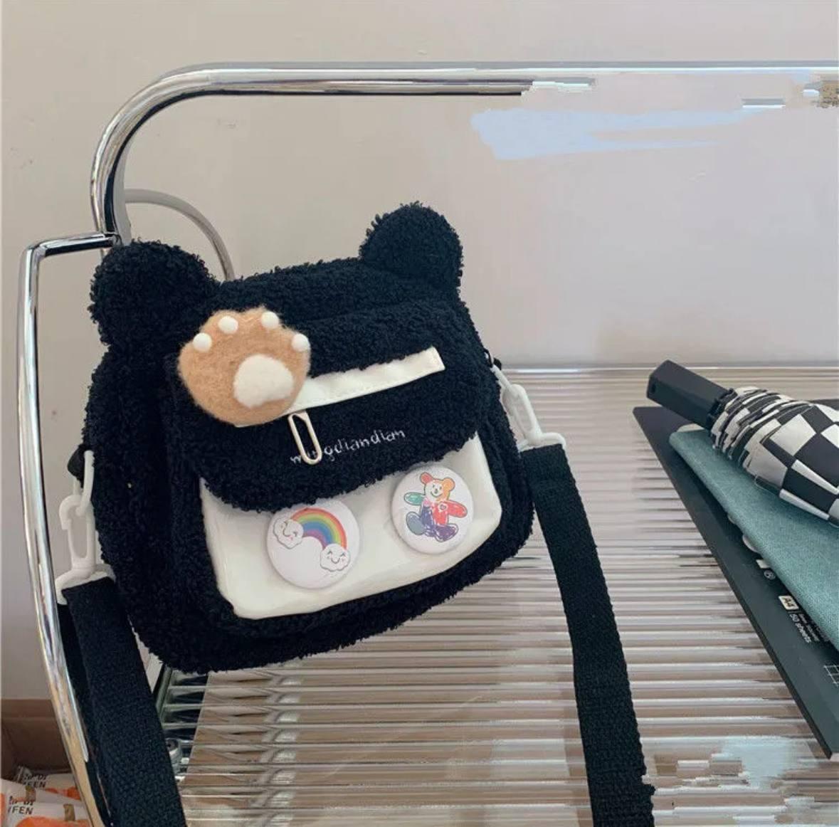 Сумка-барсетка с лапкой игрушкой с карманами и брелоками в корейском стиле Черный (2602963997) - фото 2 Сумка-барсетка с лапкой игрушкой с карманами и брелоками в корейском стиле Черный (2602963997) - фото 2