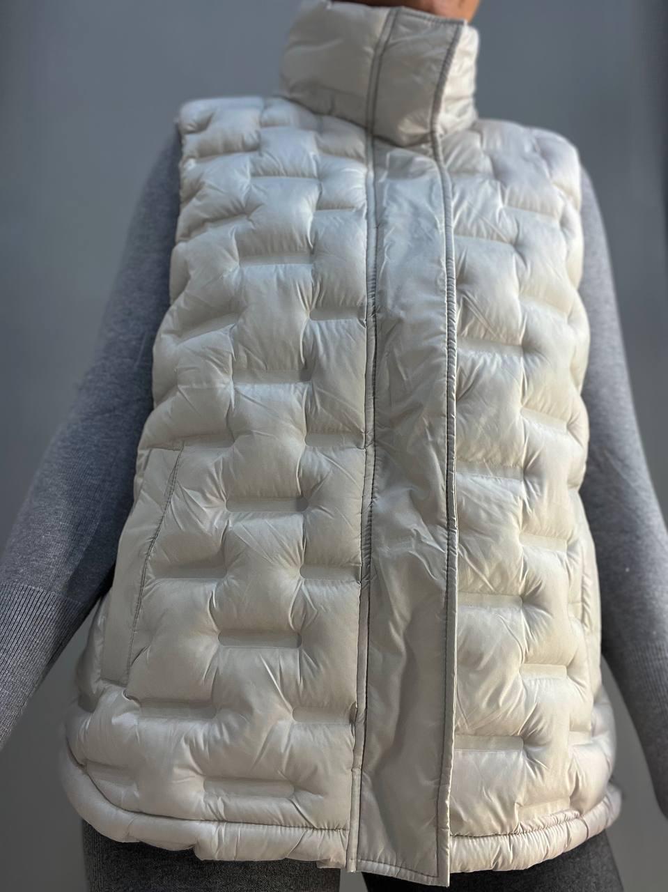 Жилет жіночий A-N 8040 стеганий середньої довжини комір стійка аеропух р. 42 Світло-сірий (1695) - фото 6