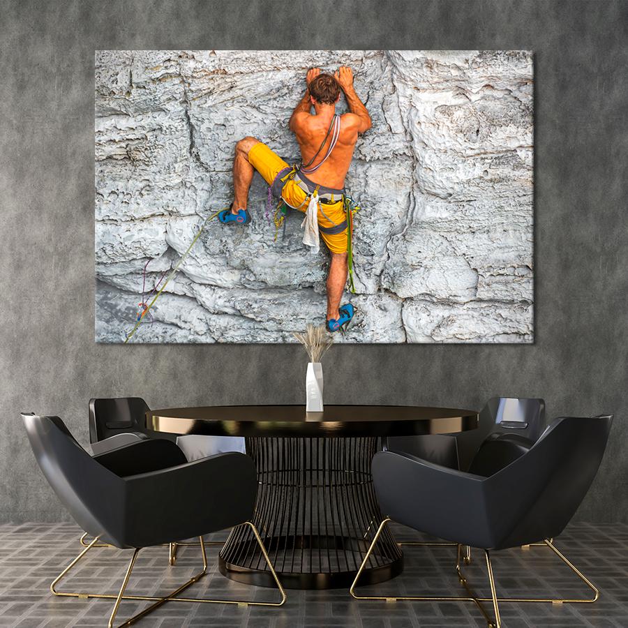 Картина спорт Альпинист на серой скале 120x80 см (A1261-1)