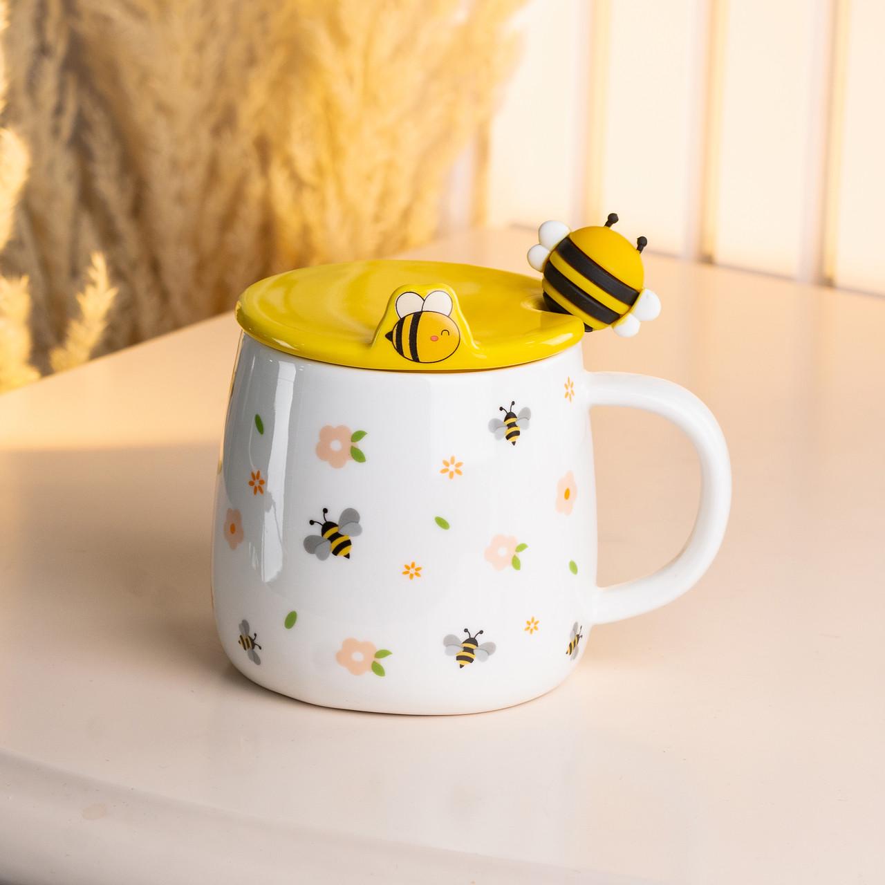 Чашка керамічна Bee flowers з кришкою та ложкою 450 мл (HP7199GR) - фото 3