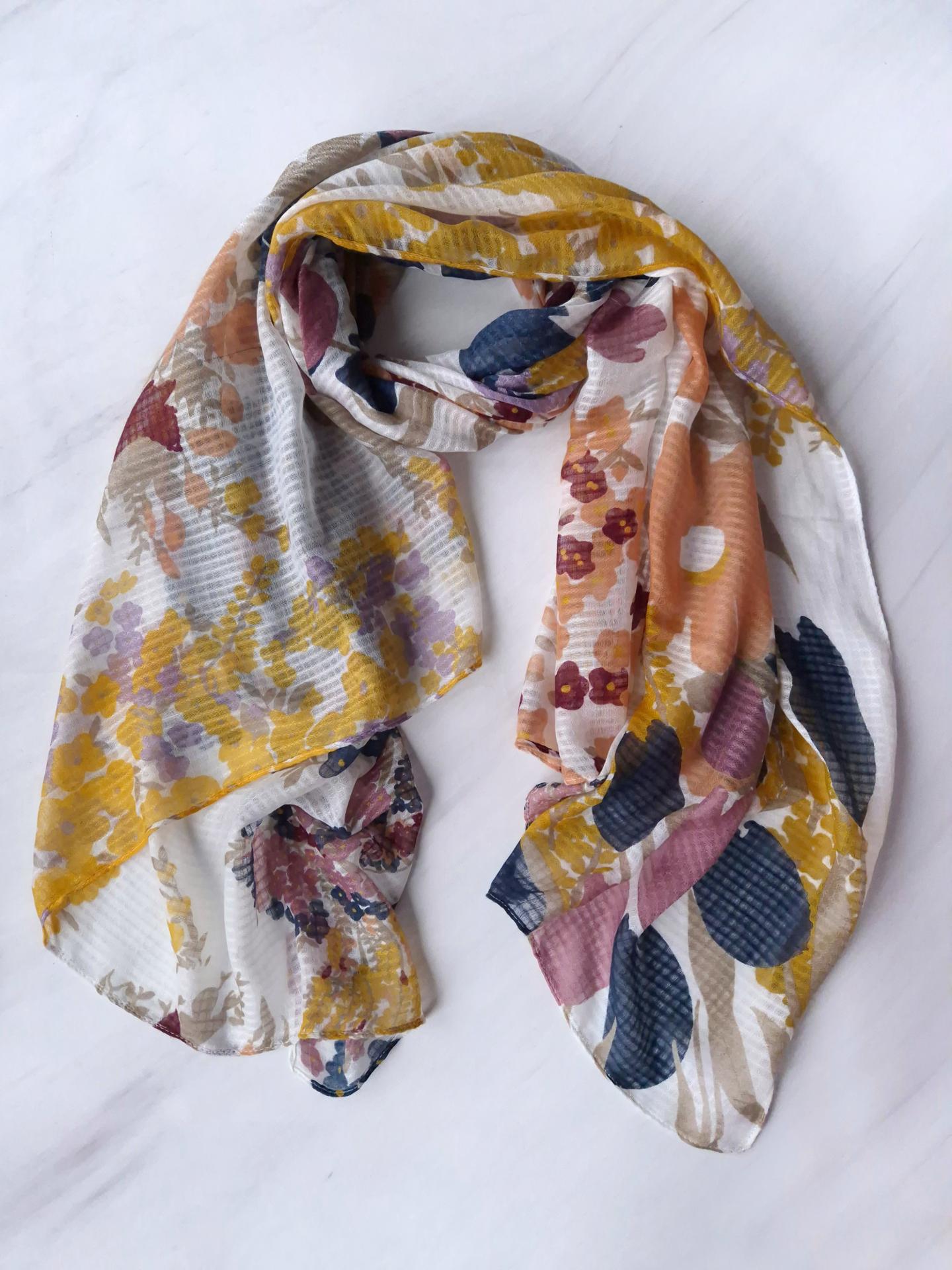 Шарф-палантин жіночий в квіти весна-осінь 180х100 см Молочний (15047)