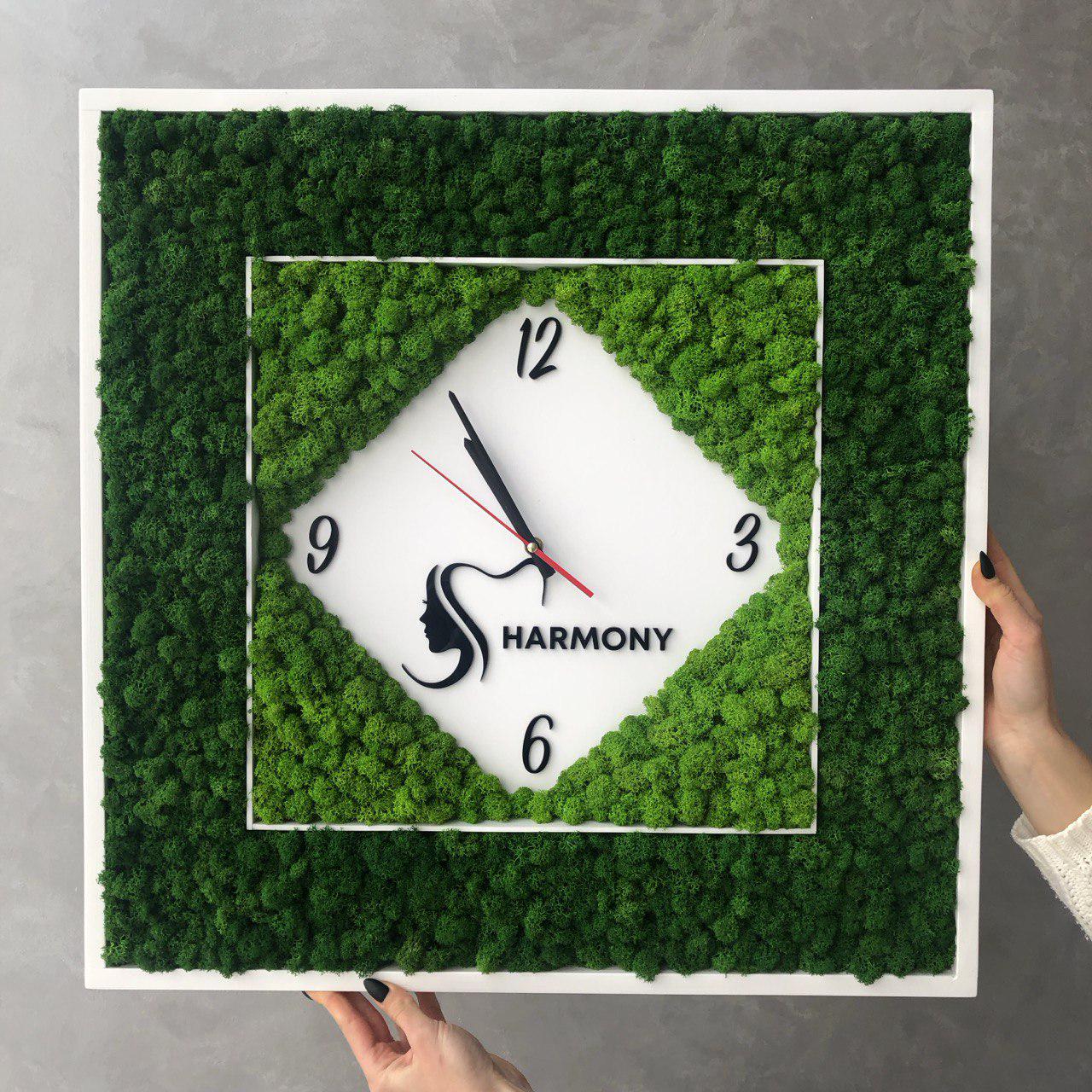 Часы настенные с логотипом квадратные со стабилизированным мхом 60 см Черный (1950678546)