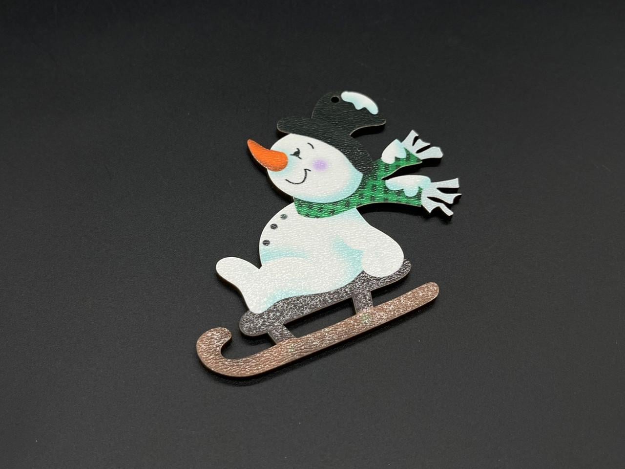 Іграшка ялинкова новорічна Сніговик на санках з принтом 10 см (1490425058)