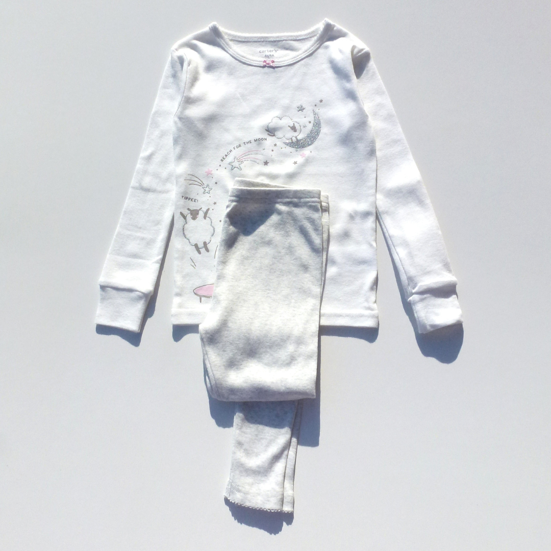 Піжама для дівчинки Саrtеr's з овечками 104 см Біло-сірий