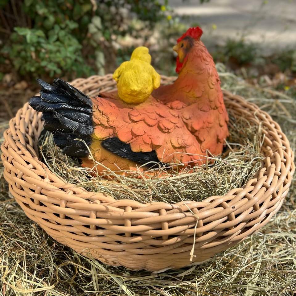 Садова фігура Курка з курчам в гнізді з ротангу 24x24x30 см d 45 см Рудий - фото 3 Садова фігура Курка з курчам в гнізді з ротангу 24x24x30 см d 45 см Рудий - фото 3