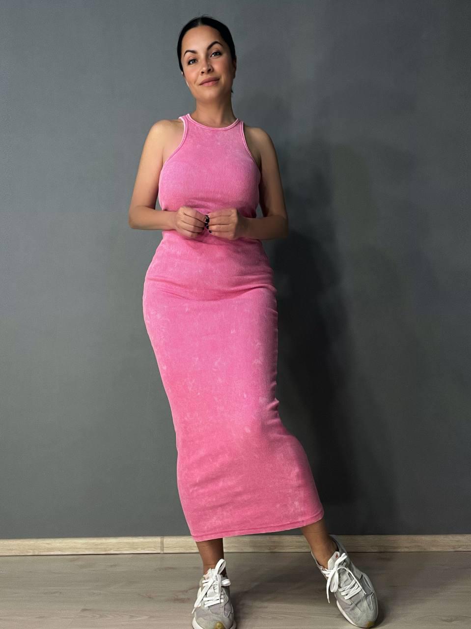 Платье женское MMC 240030 длинное в рубчик OS Розовый (26938690) - фото 5