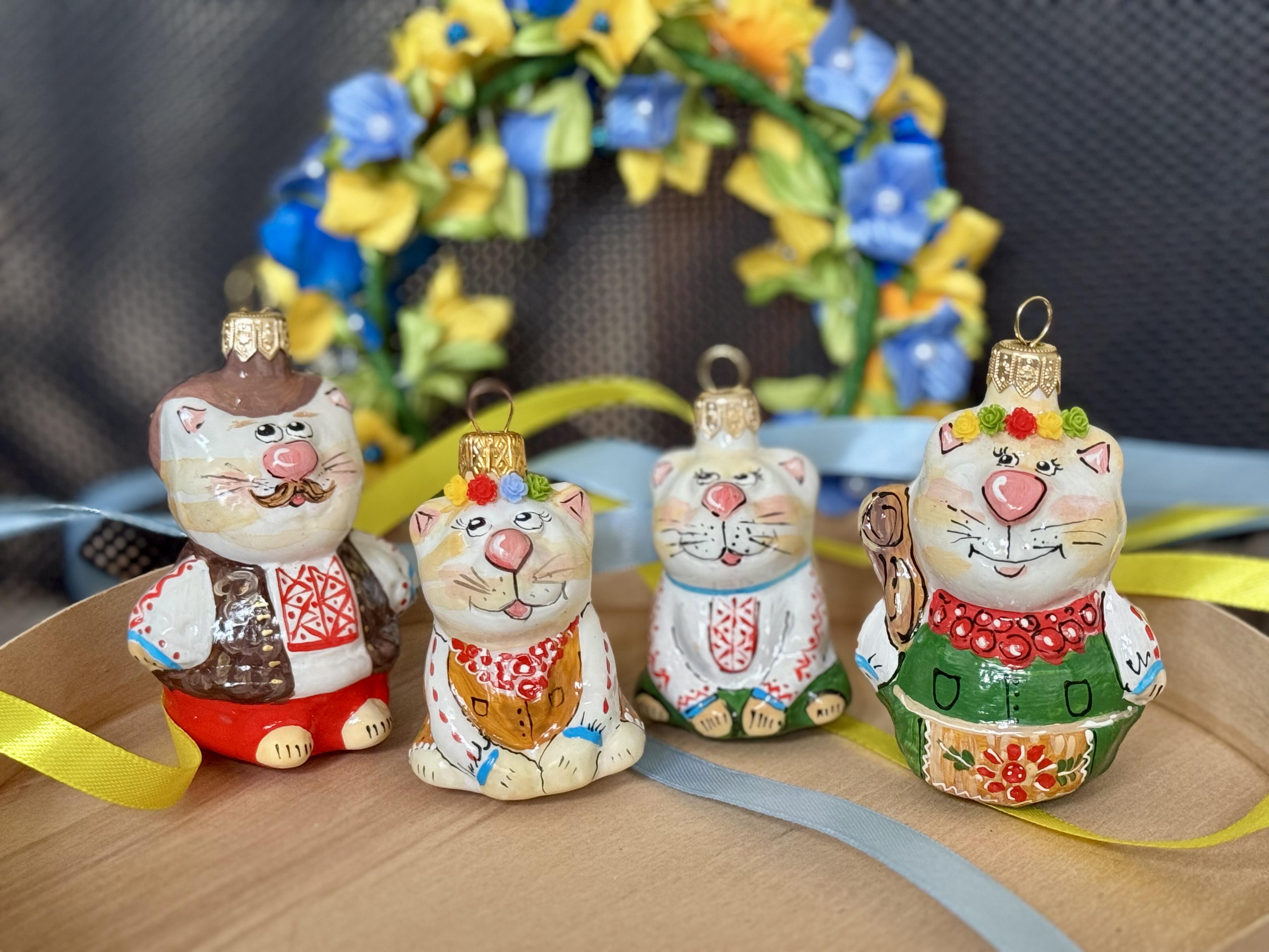 Набір іграшок на ялинку Котяча сім'я 4 шт. (N 89-2) - фото 4 Набір іграшок на ялинку Котяча сім'я 4 шт. (N 89-2) - фото 4