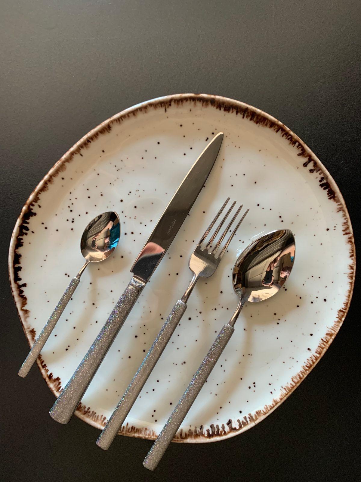 Набір столових приборів у подарунковій коробці Herdmar Vintage GLT Green 24 предмети - фото 2 Набір столових приборів у подарунковій коробці Herdmar Vintage GLT Green 24 предмети - фото 2