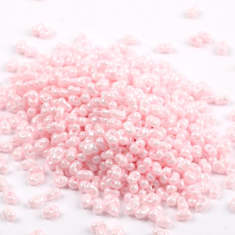 Бисер стеклянный в форме арахиса FARFALLE 6х4х3,2 мм 10 г Розовый нежный блестящий (БР0604а76)