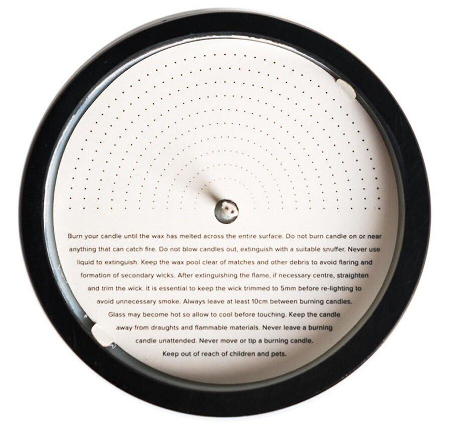 Ароматична свічка Urban apothecary Red cedar 300 г (UALWRCC300) - фото 3 Ароматична свічка Urban apothecary Red cedar 300 г (UALWRCC300) - фото 3