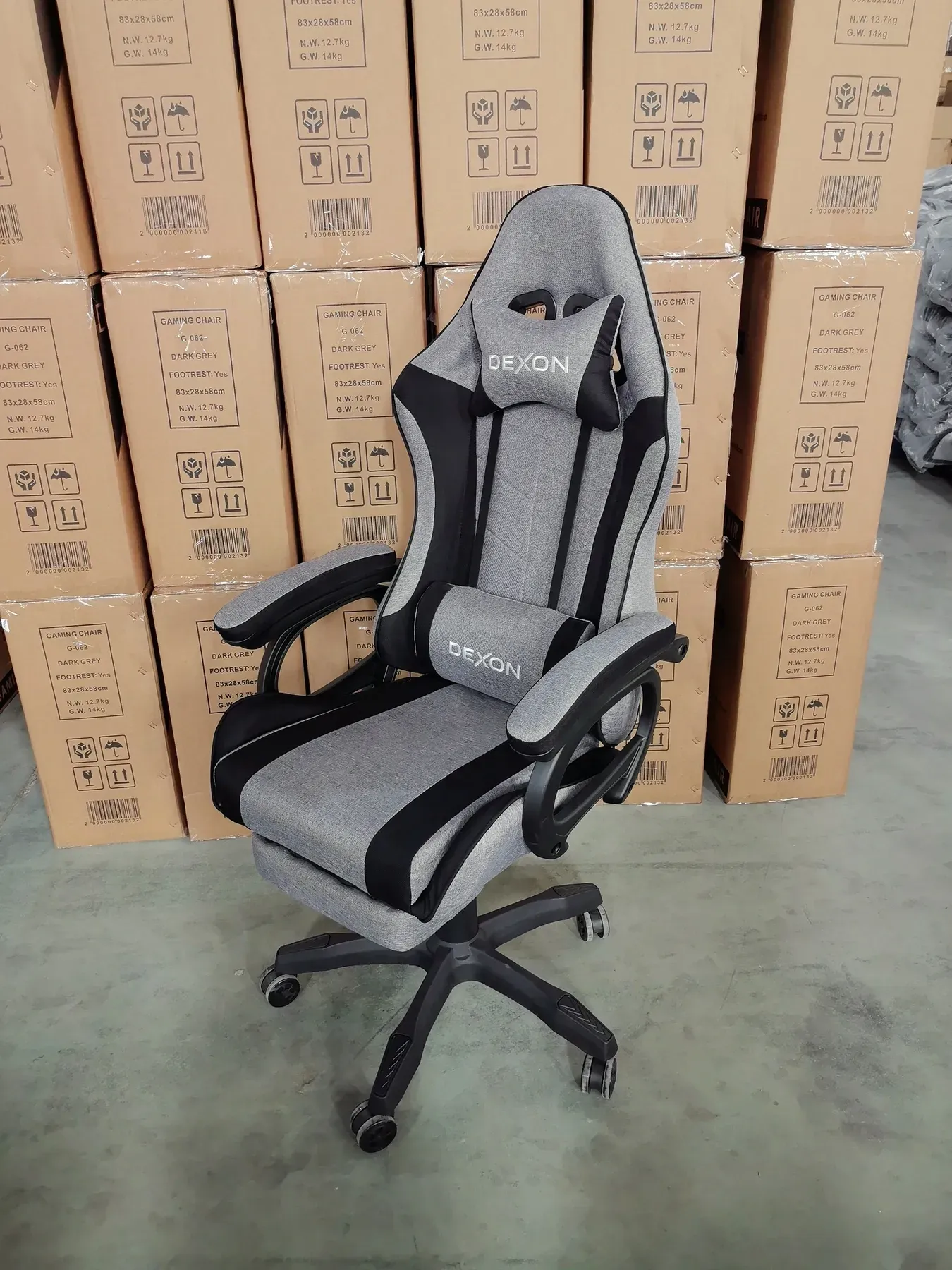 Геймерское кресло DEXON TITAN с подставкой для ног из ткани Черный/Темно-серый (40287) - фото 12 Геймерское кресло DEXON TITAN с подставкой для ног из ткани Черный/Темно-серый (40287) - фото 12