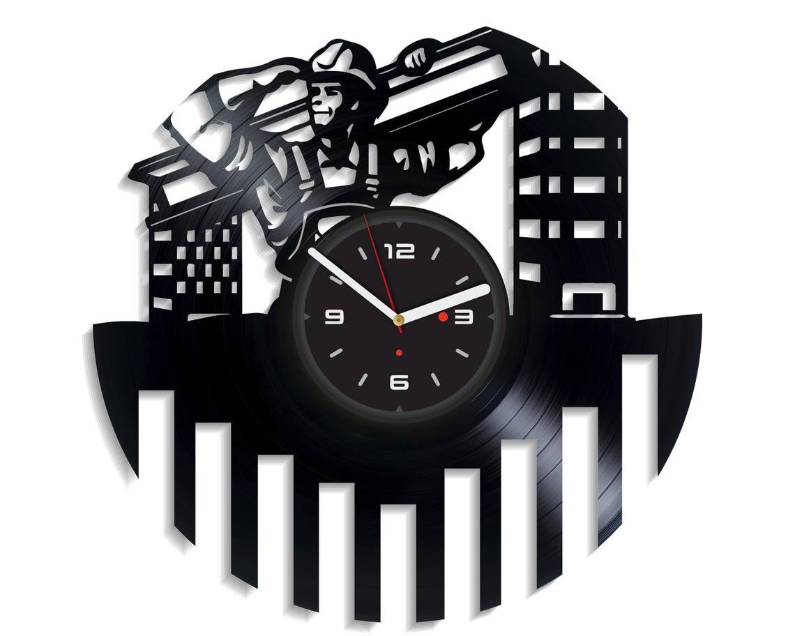 Часы настенные Монтажник высотник 2412 из виниловой пластинки