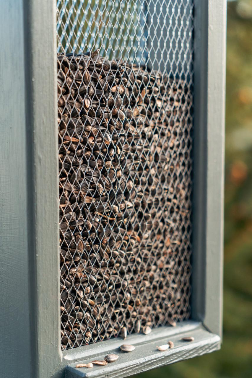 Кормушка для птиц Эйрен бункерного типа из дерева сосны 40х18х11 см Антрацит - фото 8 Кормушка для птиц Эйрен бункерного типа из дерева сосны 40х18х11 см Антрацит - фото 8