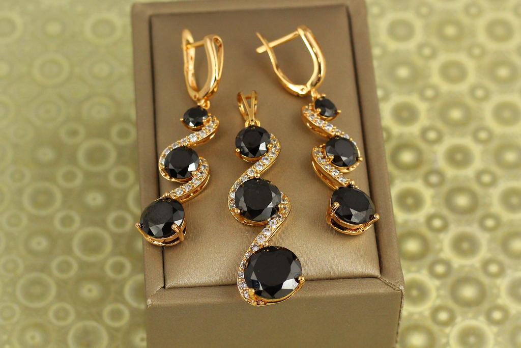 Набор Xuping Jewelry бархат с черным Золотистым камнем (33853370)