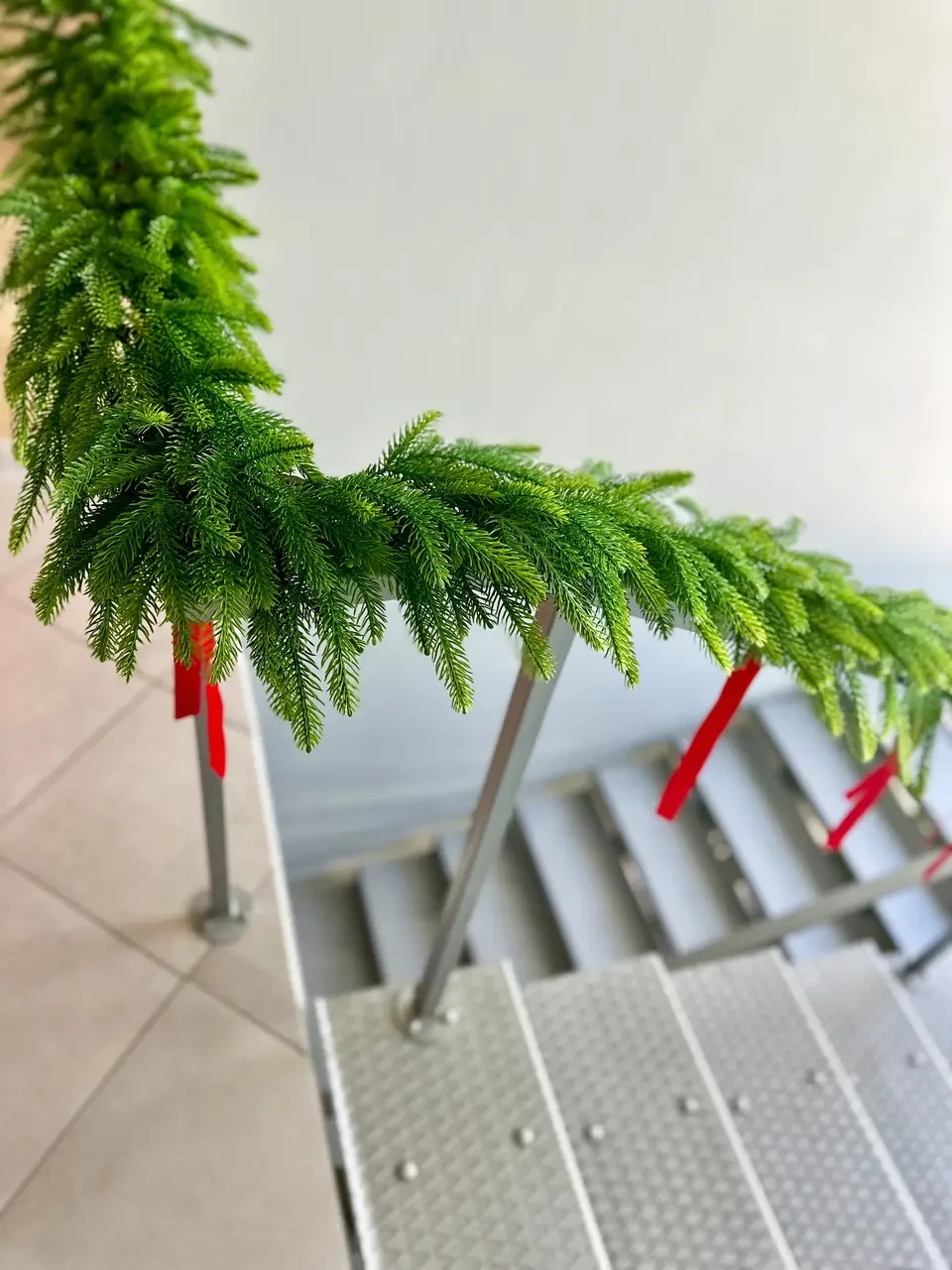 Хвойна гірлянда SGH Forest лита 1,2 м Зелений з салатовими кінчиками (2759551452) - фото 5 Хвойна гірлянда SGH Forest лита 1,2 м Зелений з салатовими кінчиками (2759551452) - фото 5