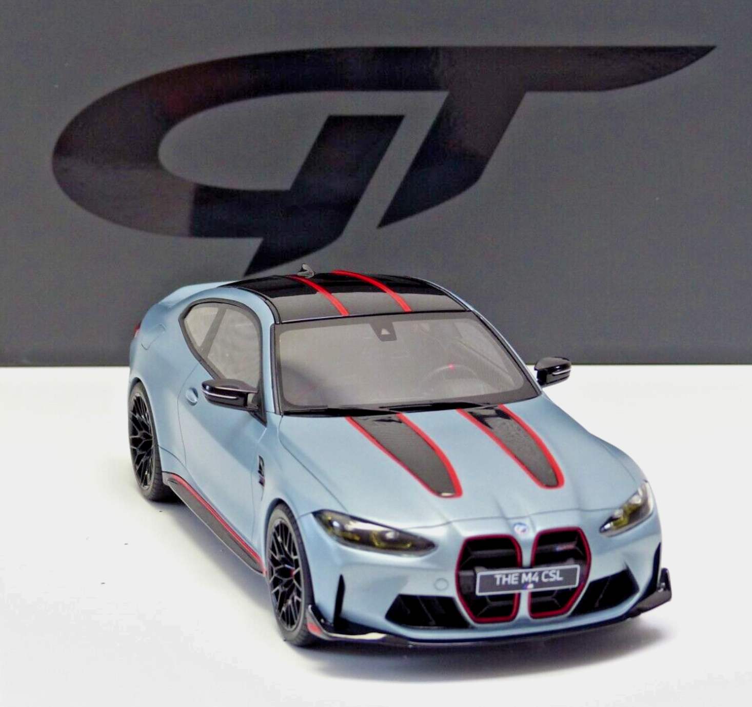 Модель автомобиля GT Spirit 1:18 BMW M4 CSL Coupe G82 2022 Grey/Red Black Strip (GT427) - фото 2