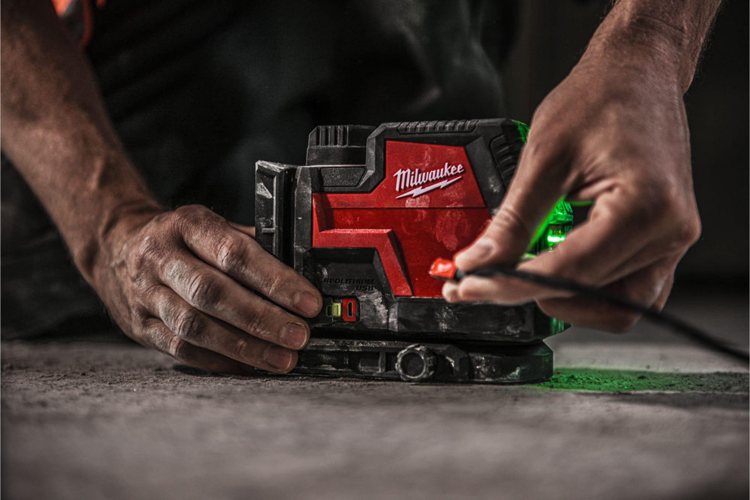 Линейно-точечный лазерный нивелир Milwaukee L4 CLLP-301C (4933478099) - фото 11 Линейно-точечный лазерный нивелир Milwaukee L4 CLLP-301C (4933478099) - фото 11