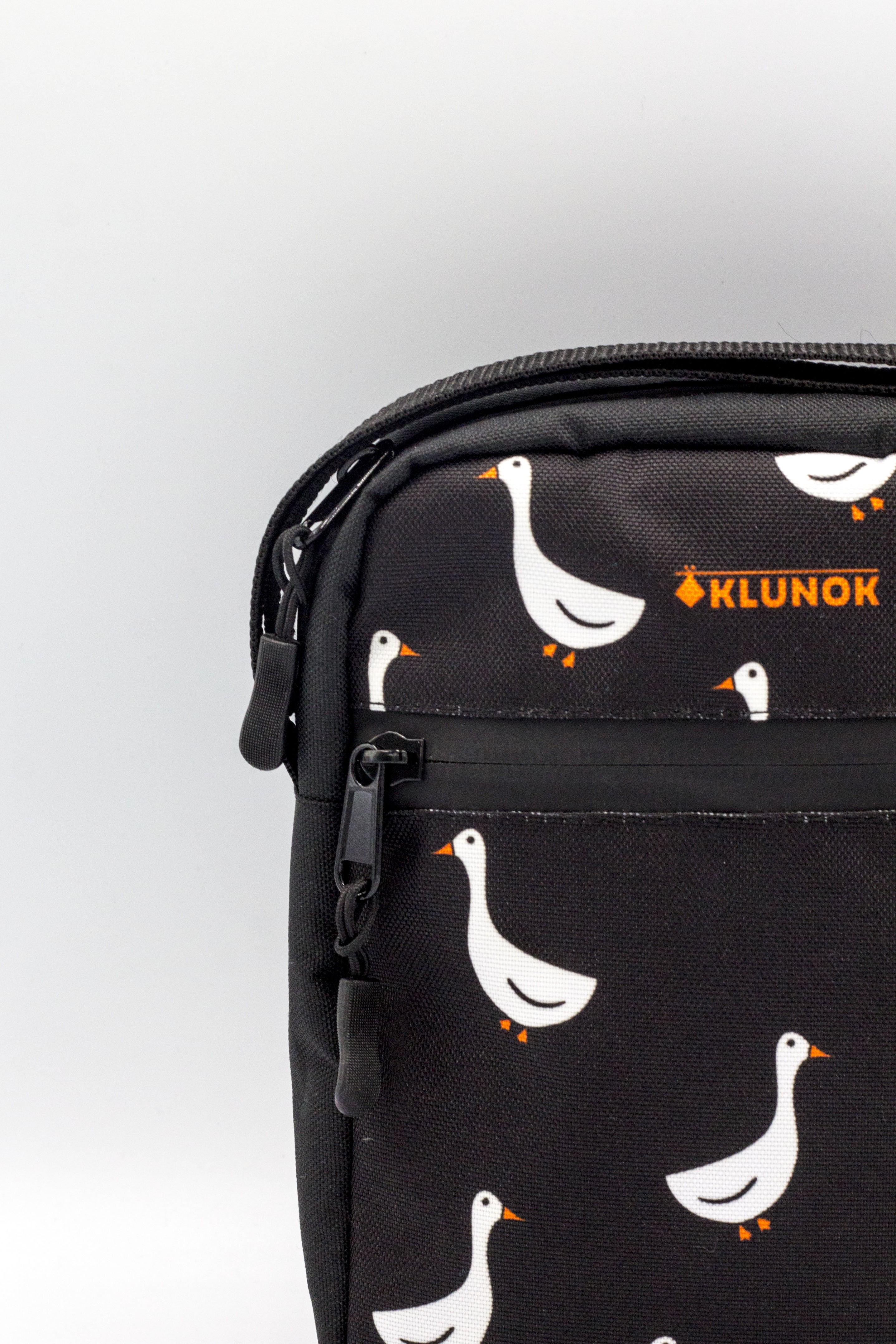 Сумка месенджер через плече Гуси 16х21х6 см Чорний (К-19) - фото 3 Сумка месенджер через плече Гуси 16х21х6 см Чорний (К-19) - фото 3