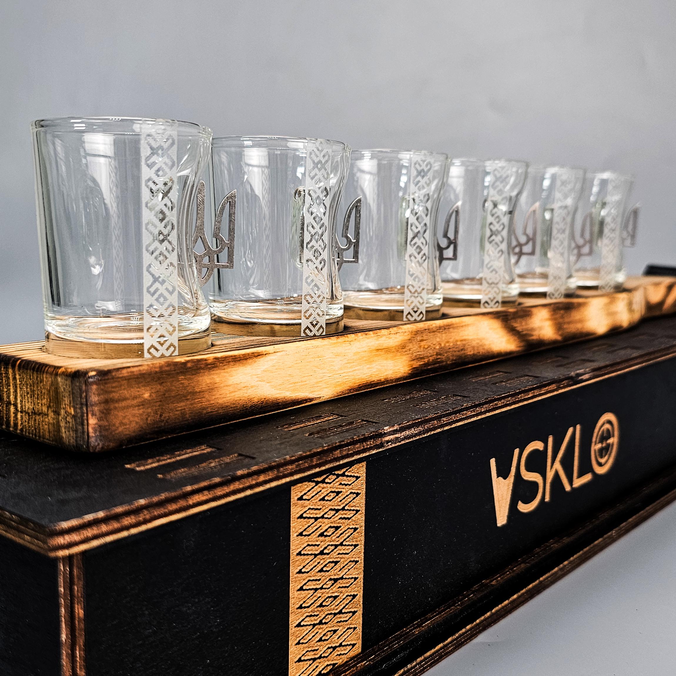 Набор рюмок VSKLO с гербами на подставке в упаковке с гравировкой (28321607) - фото 5 Набор рюмок VSKLO с гербами на подставке в упаковке с гравировкой (28321607) - фото 5