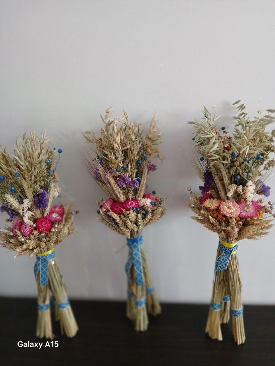 Дидух рождественский из колосья пшеницы/льна и овса на трех ножках 35-40 см с лентой вышиванкой Синий (2822707209) - фото 4 Дидух рождественский из колосья пшеницы/льна и овса на трех ножках 35-40 см с лентой вышиванкой Синий (2822707209) - фото 4