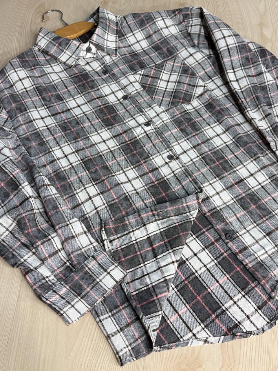 Сорочка жіноча YZY 7765 в клітинку оверсайз широка варена OS Сірий (4919) - фото 4 Сорочка жіноча YZY 7765 в клітинку оверсайз широка варена OS Сірий (4919) - фото 4