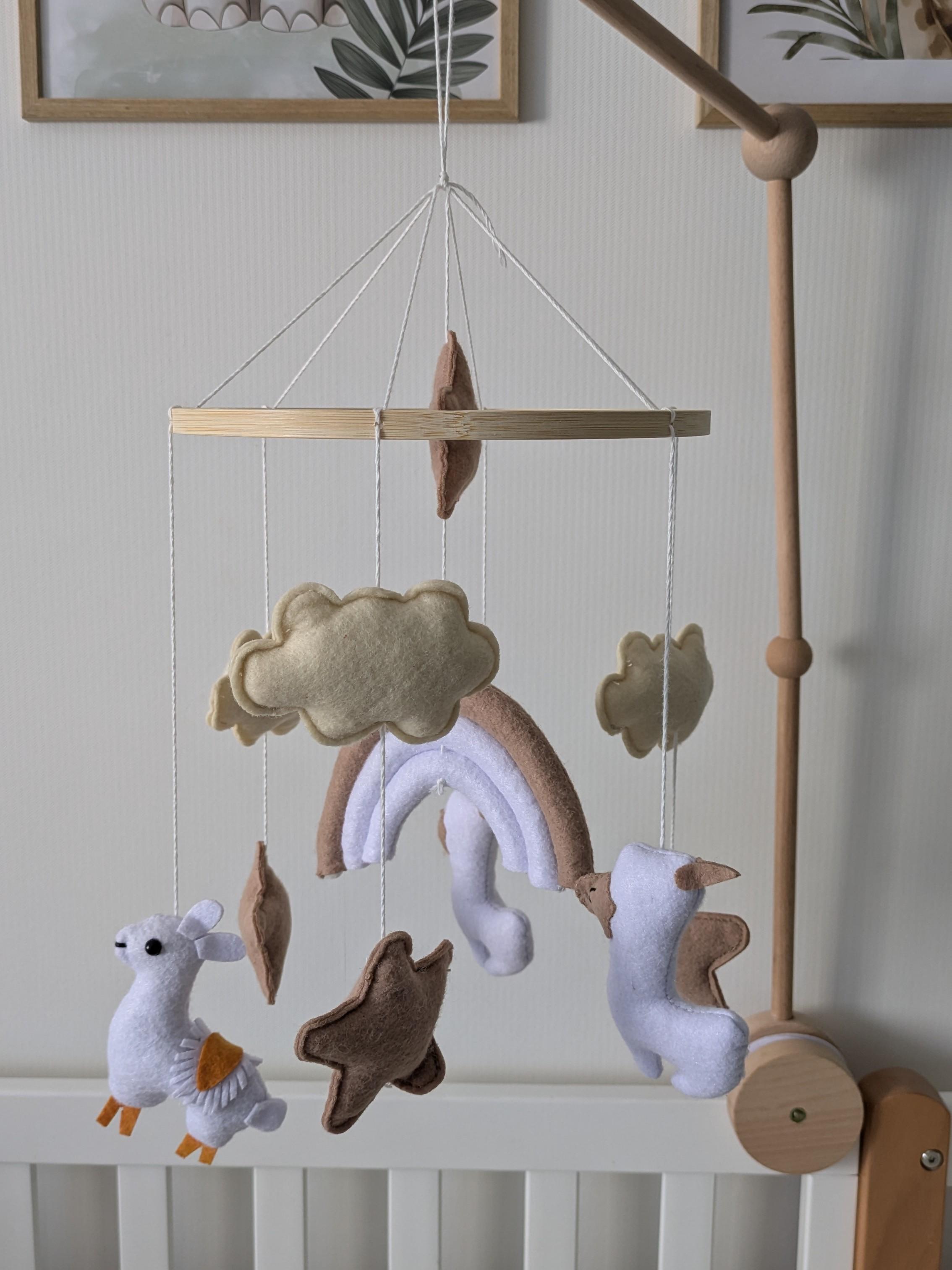 Мобіль в дитяче ліжечко Альпака/Лама/Веселка з фетровими іграшками (27734422)