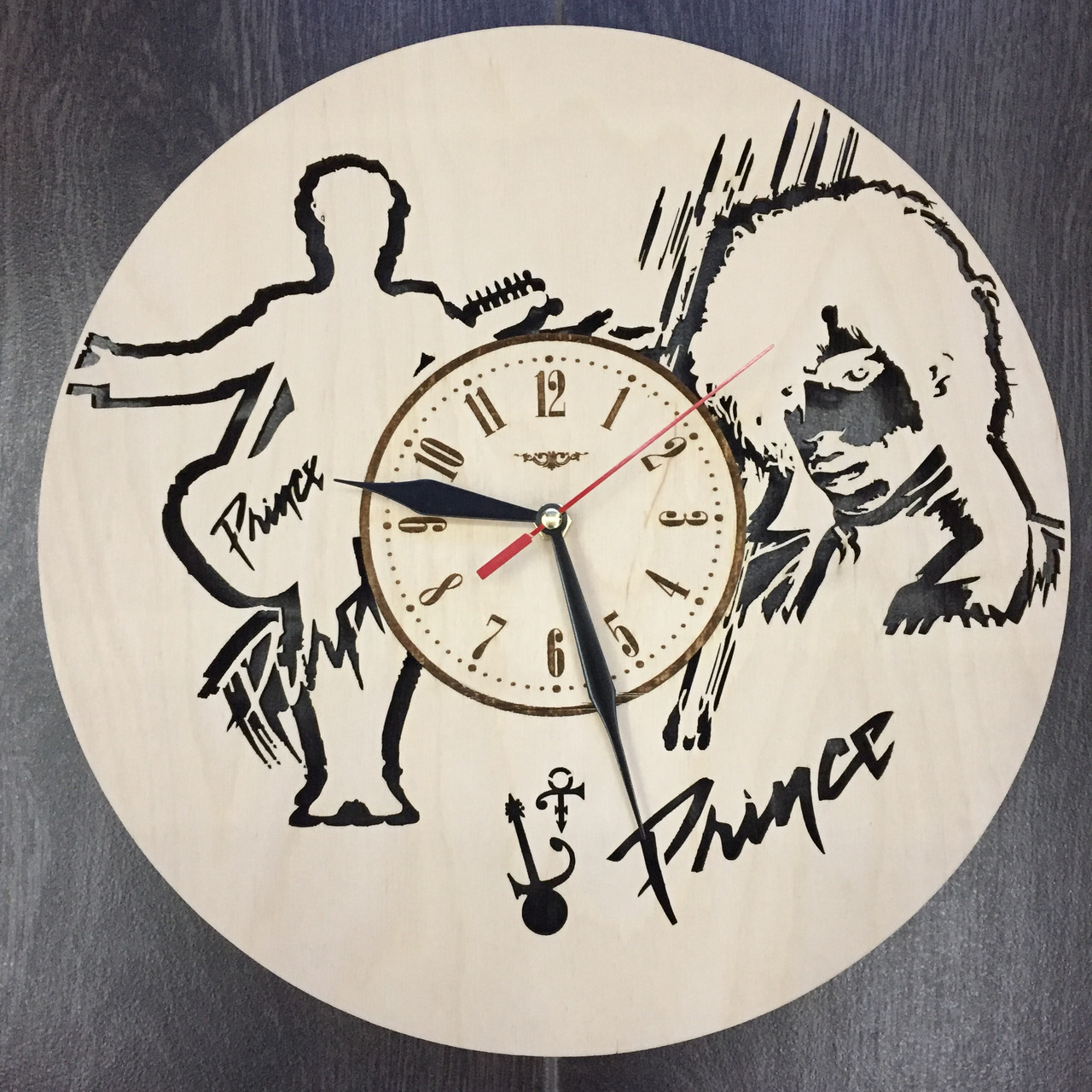 Часы ручной работы настенные Принс