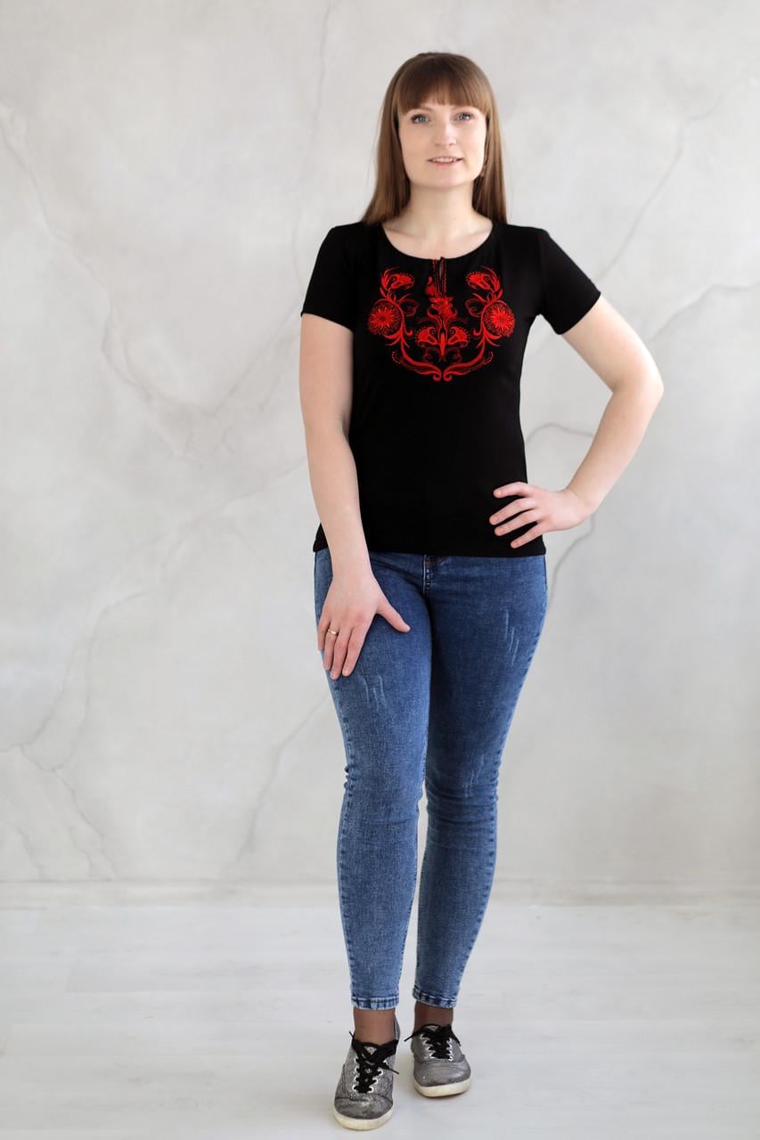 Женская футболка с элементами вышивки