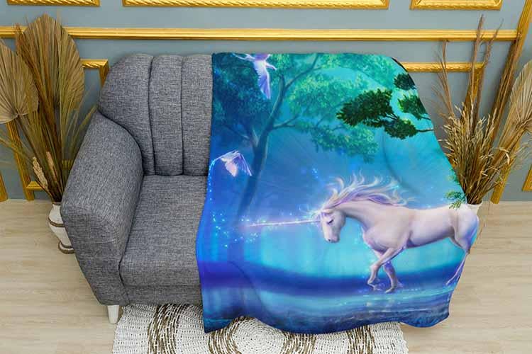 Плед Magic unicorn плюш однослойный 135х150 см (113492) Плед Magic unicorn плюш однослойный 135х150 см (113492)