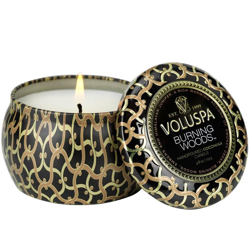 Ароматическая свеча Voluspa Maison Noir Burning Woods 113 г металлическая шкатулка (111002676)