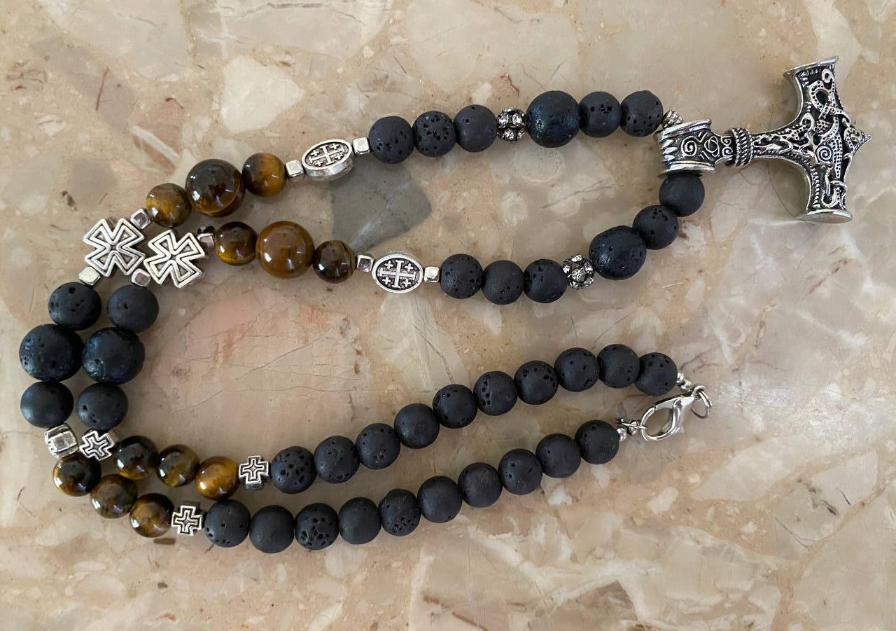 Колье LITAURS из натурального камня лавовый камень/тигровый глаз с кулоном оберег молот Тора (250302) - фото 4