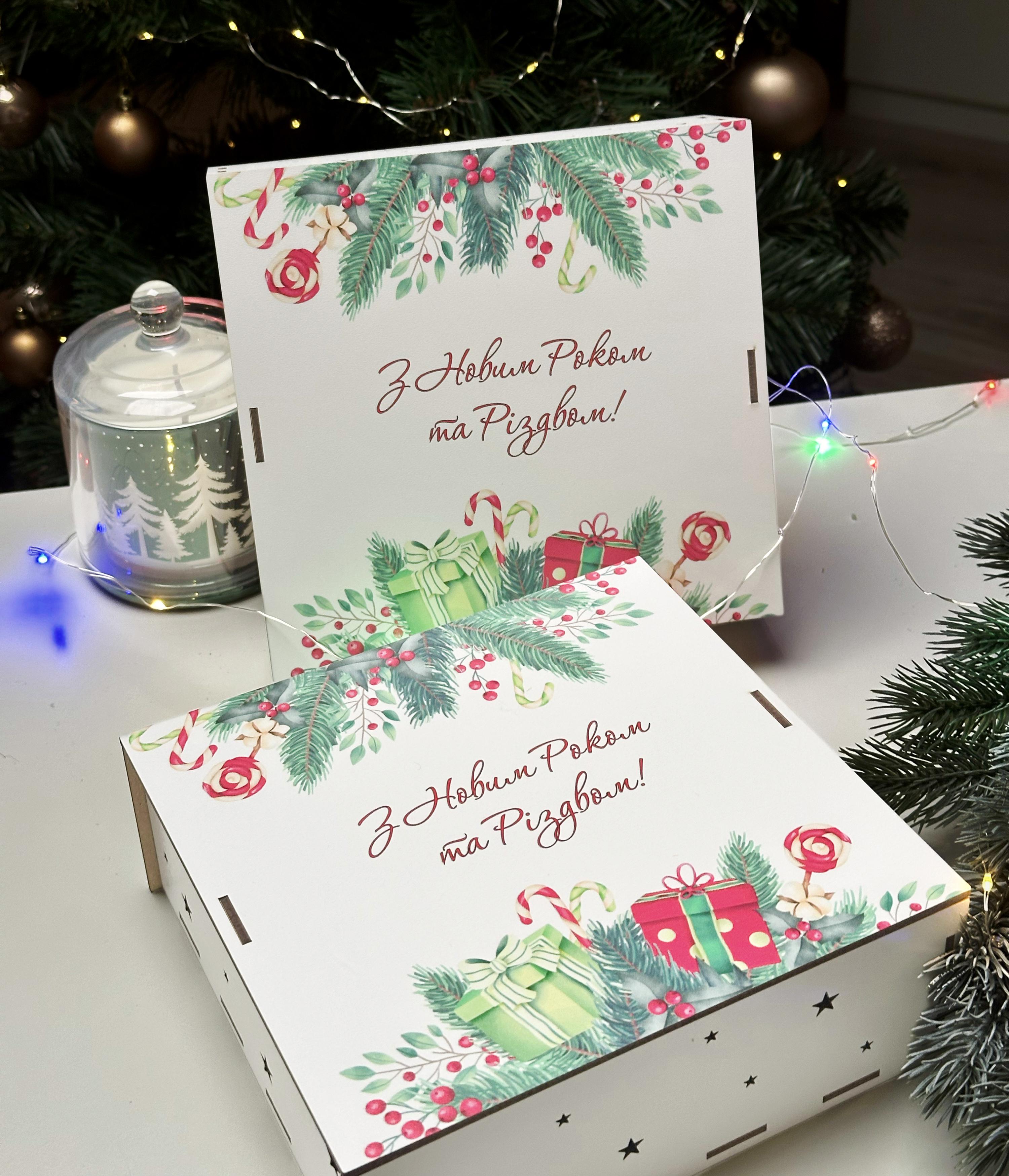 Подарунковий набір у дерев'яній коробочці до Нового року та Різдва горішки в меді акації 6 баночок по 130 г - фото 2 Подарунковий набір у дерев'яній коробочці до Нового року та Різдва горішки в меді акації 6 баночок по 130 г - фото 2