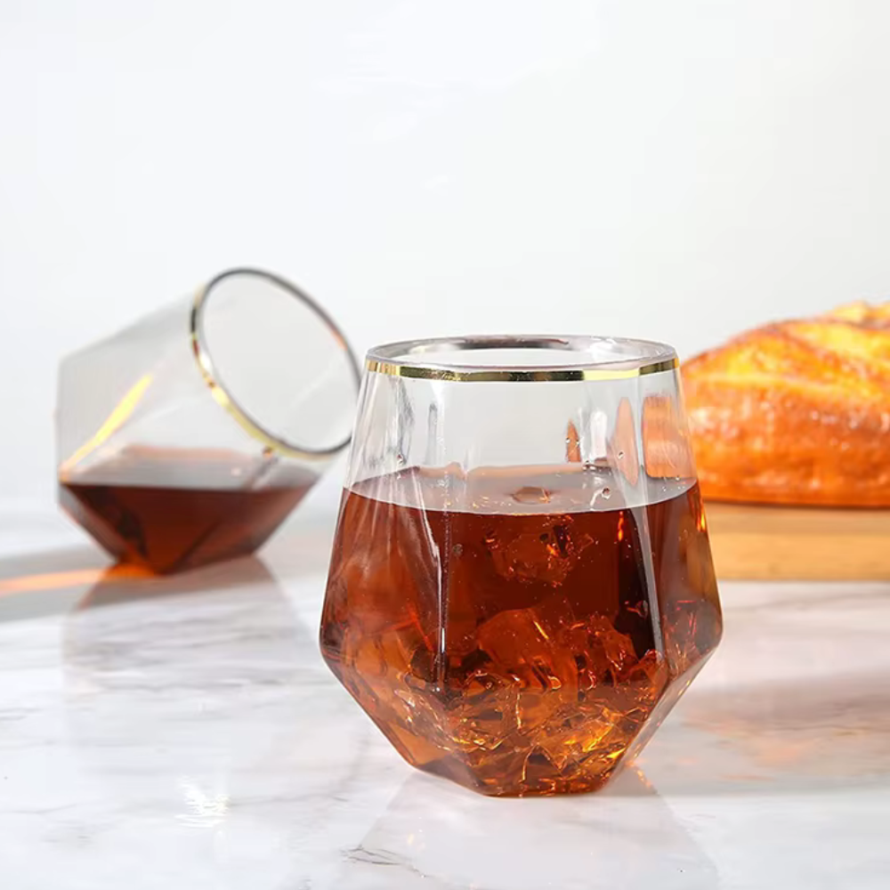 Набір пластикових склянок Діамант для напоїв міцні із золотистим обідком 6 шт. 350 мл - фото 6 Набір пластикових склянок Діамант для напоїв міцні із золотистим обідком 6 шт. 350 мл - фото 6