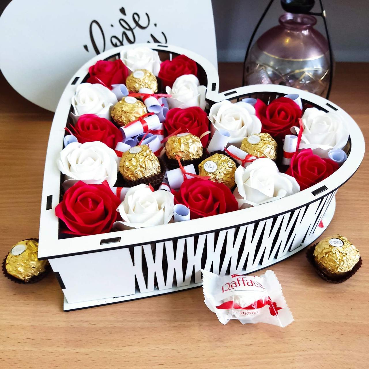 Подарочный бокс с конфетами и 101 причиной Почему я тебя люблю для девушки на новый/год день рождения (ar111)