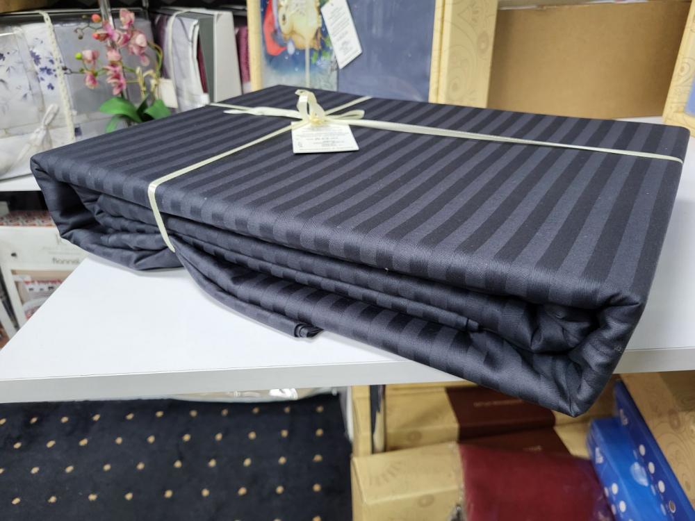 Комплект постельного белья на резинке Stripe LUX 1/1 см семейный/наволочки 50х70/70х70 см Dark Night (3911) - фото 3