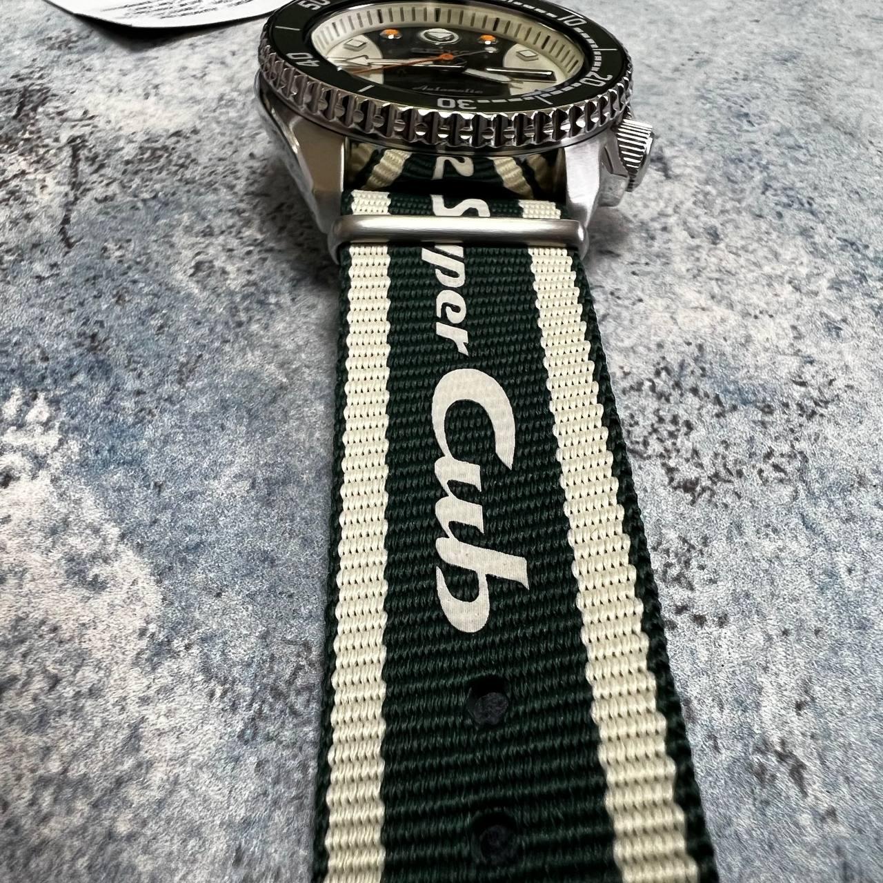 Наручные часы мужские Seiko 5 Sports SRPJ49 Honda Super Cub Limited Edition (1700784212) - фото 10 Наручные часы мужские Seiko 5 Sports SRPJ49 Honda Super Cub Limited Edition (1700784212) - фото 10