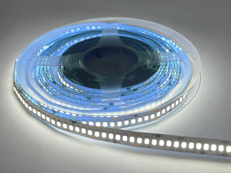 Светодиодная лента Lemanso 2835 240 LED 9,5 мм 12 В 18 Вт/м IP20 1600 Лм/м (LMA9604)