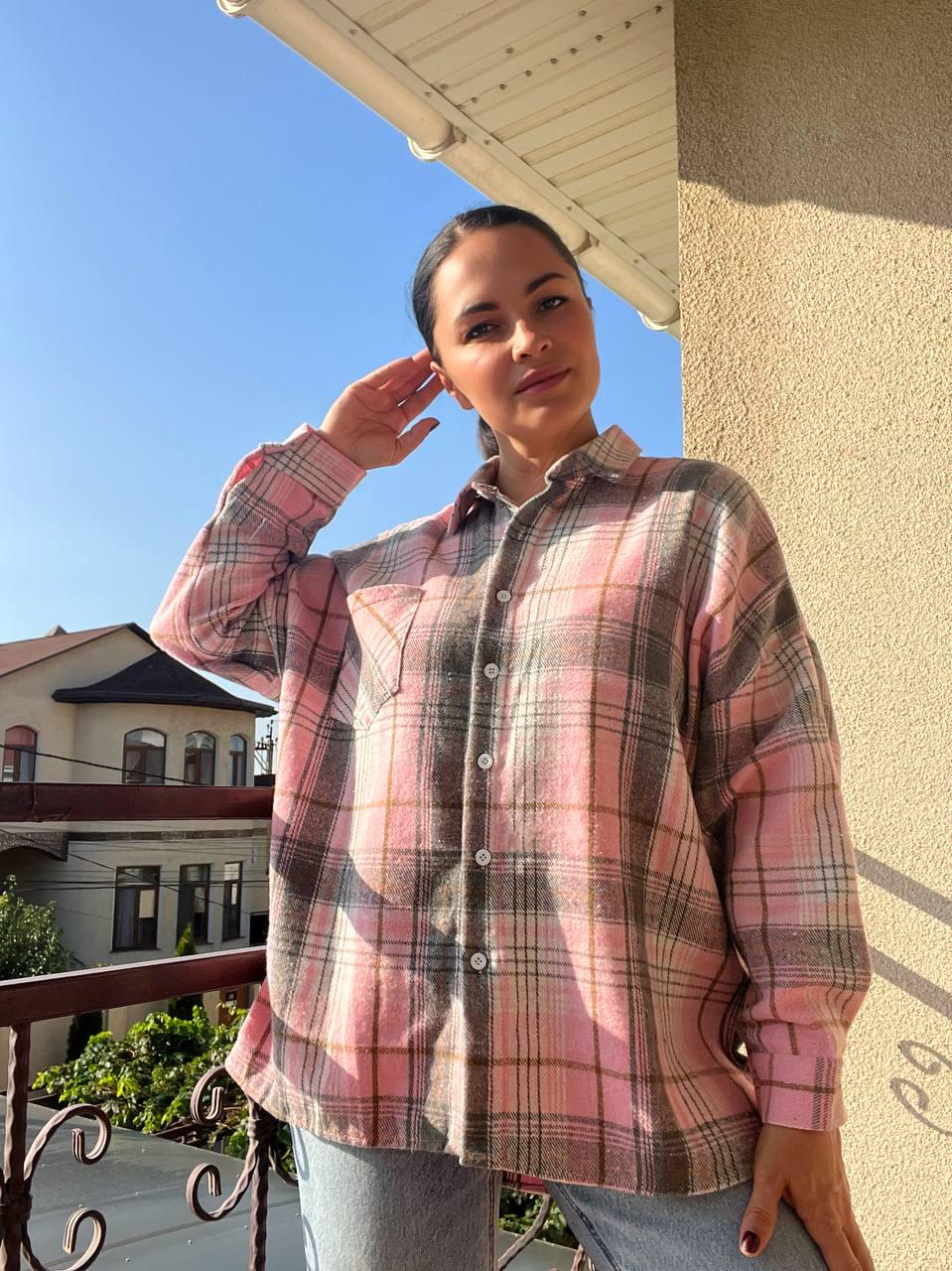 Рубашка женская Baoyu 221 клетчатая оверсайз в клетку теплый байковый карман OS Розовый (2765)