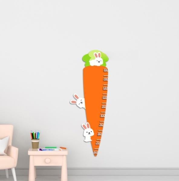 Панно-ростомер из натурального дерева для детской спальни Decart Зайчики 116х43 см