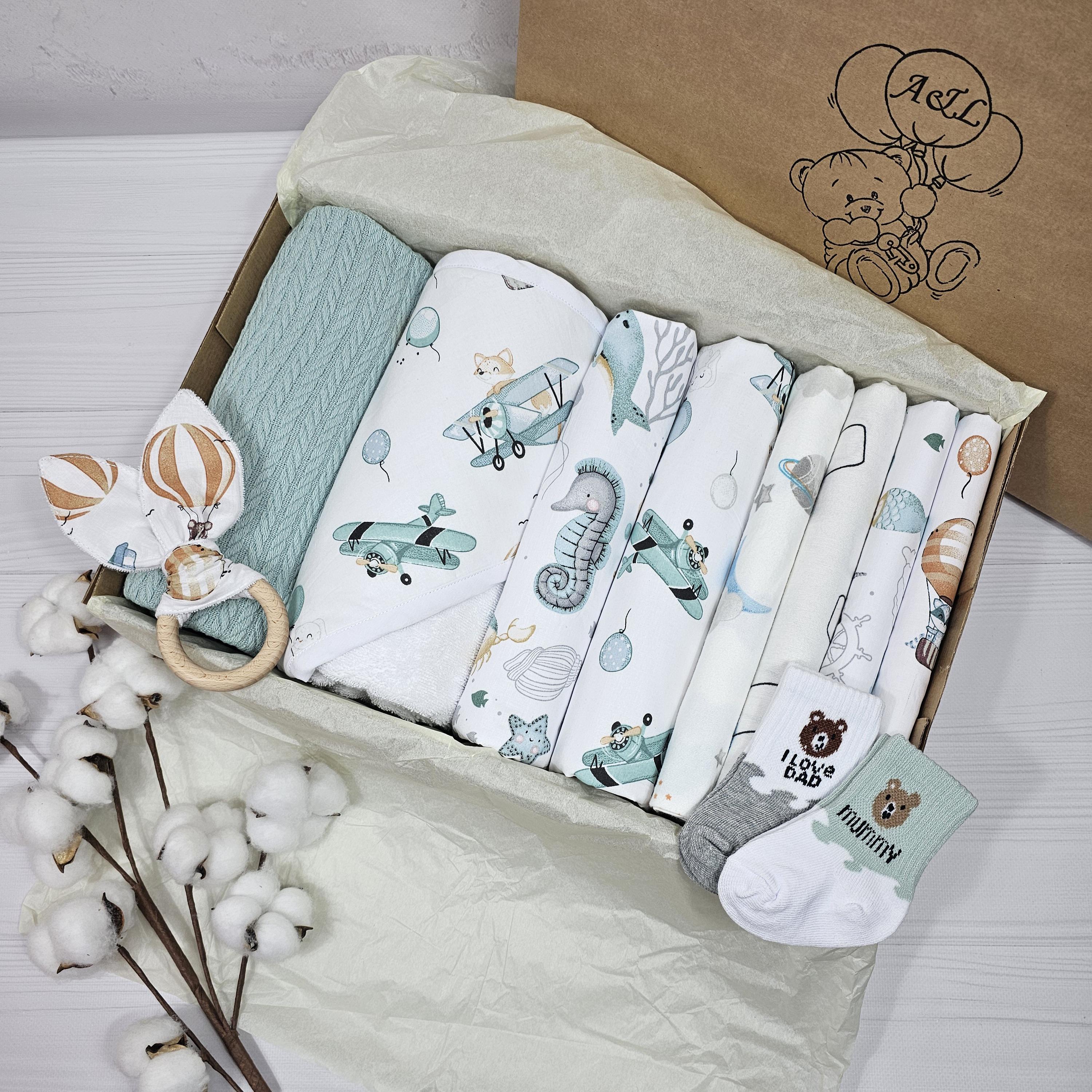 Набор для новорожденного a.l.babybox Полет зверей плед/пеленки с носками (26527055)