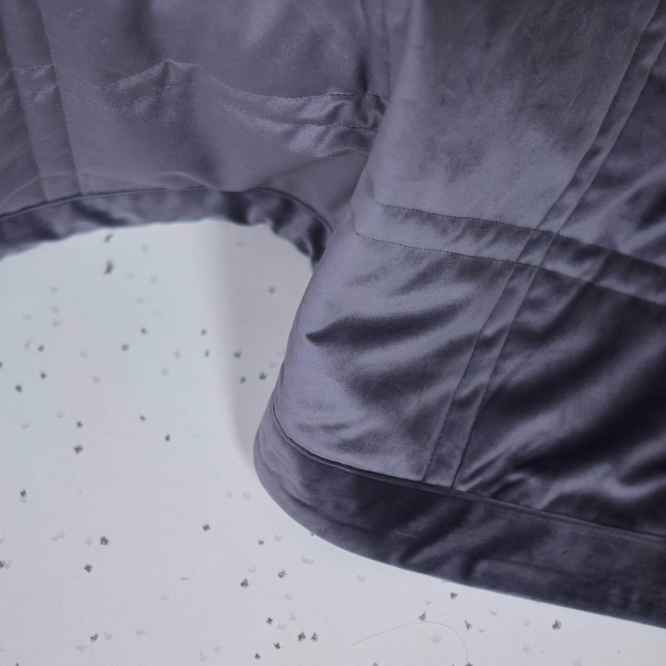 Покривало Maestro двостороннє стьобане 240x260 см Графітовий (000105863) - фото 2 Покривало Maestro двостороннє стьобане 240x260 см Графітовий (000105863) - фото 2