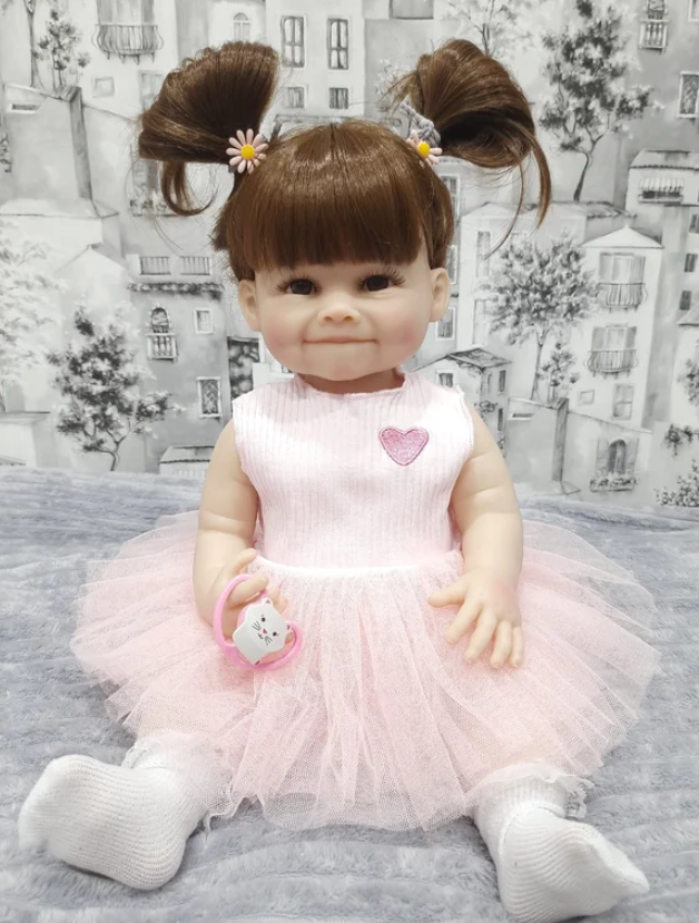 Кукла Reborn Кристина винил-силиконовая с соской/бутылочкой 55 см (1675803404) - фото 3 Кукла Reborn Кристина винил-силиконовая с соской/бутылочкой 55 см (1675803404) - фото 3
