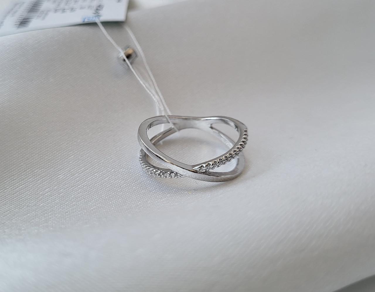 Кольцо с белыми камнями серебро 925 пробы родированное 2,50 г р. 18,0 (4726р)