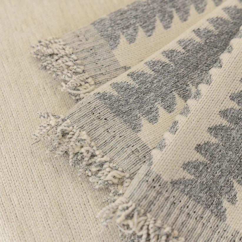 Плед покрывало на диван и кровать для мягкой мебели с узором 180х230 см Бело-серый - фото 5 Плед покрывало на диван и кровать для мягкой мебели с узором 180х230 см Бело-серый - фото 5