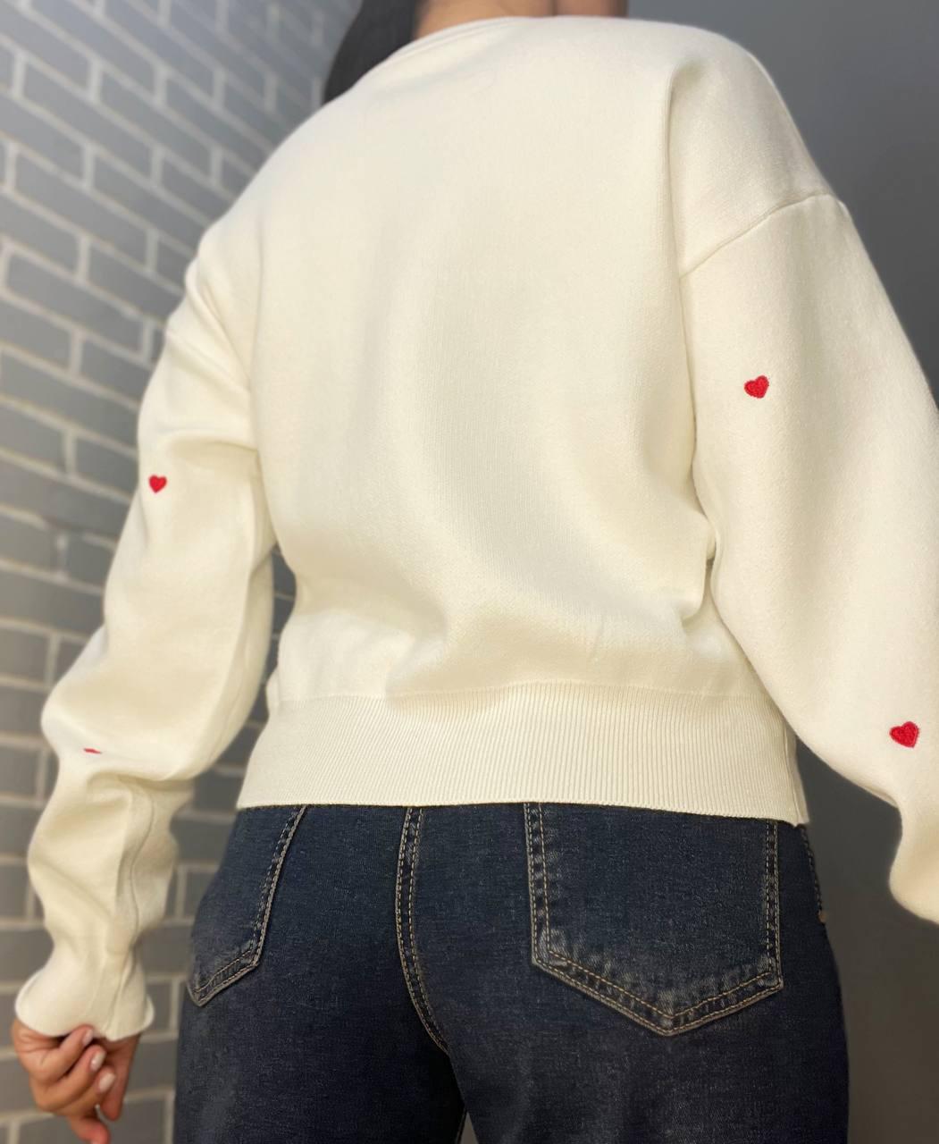Свитер женский A-N 7075 широкий вышитые сердца OS Белый (2915) - фото 8