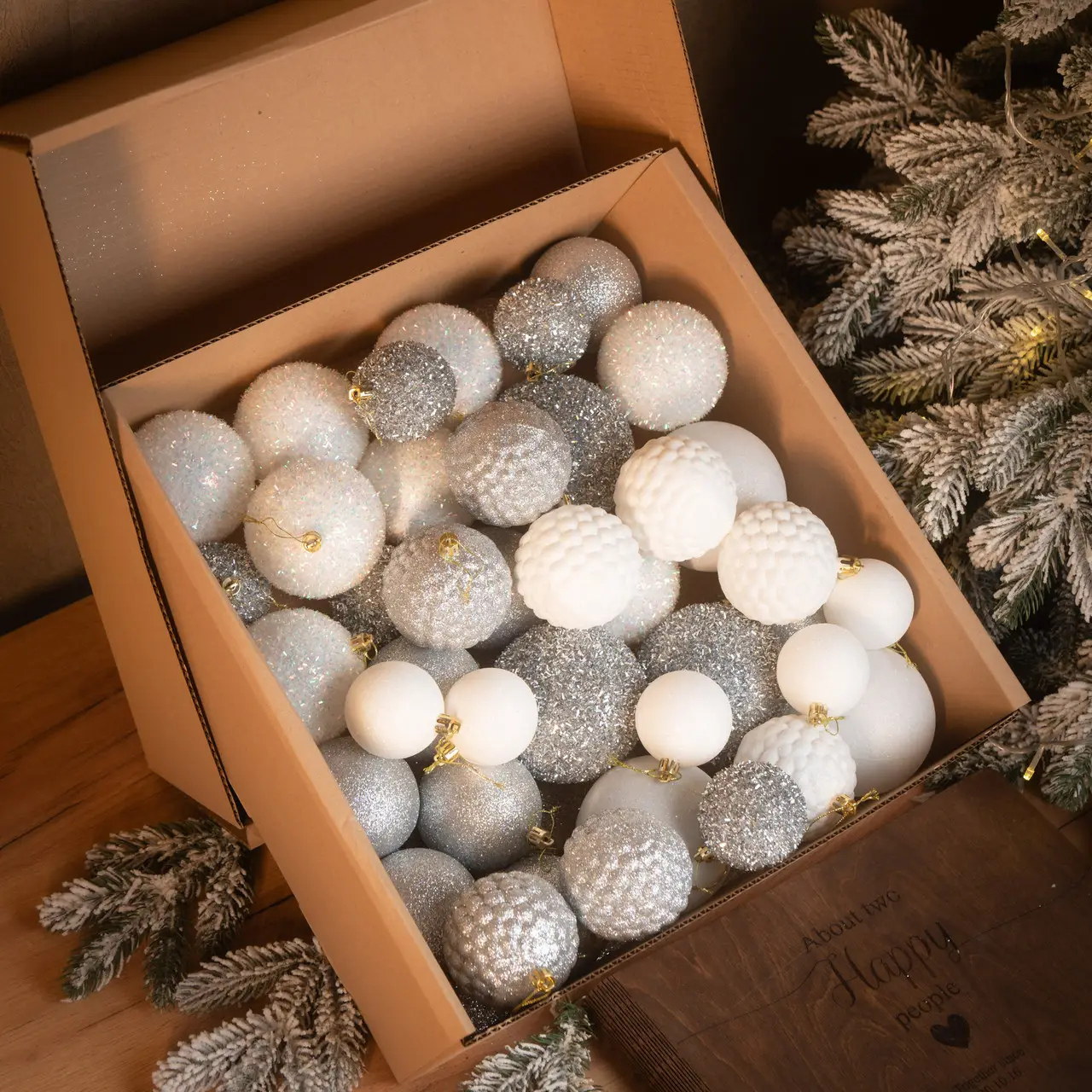 Набор новогодних блестящих украшений Созвездие на елку 40 шаров Серебристый/Белый (77941537) - фото 1 Набор новогодних блестящих украшений Созвездие на елку 40 шаров Серебристый/Белый (77941537) - фото 1