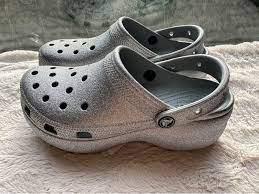 Сабо с блестками Crocs Classic Platform Glitter р. W9/EUR 39-40 Silver (9381498) - фото 13 Сабо с блестками Crocs Classic Platform Glitter р. W9/EUR 39-40 Silver (9381498) - фото 13