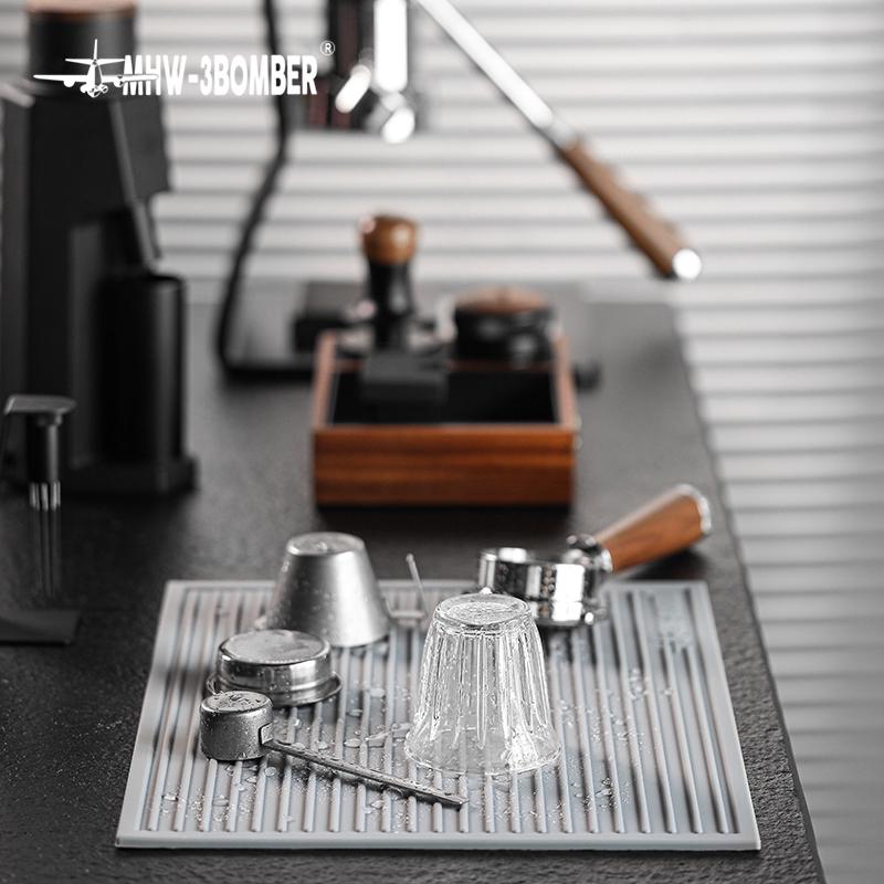 Силиконовый коврик MHW-3BOMBER 40x30 cм Grey (SP5325G) - фото 2 Силиконовый коврик MHW-3BOMBER 40x30 cм Grey (SP5325G) - фото 2